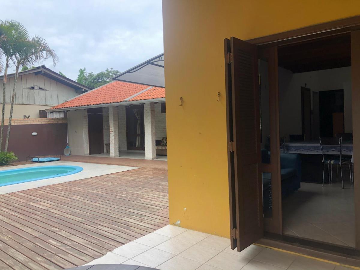 Linda Casa Com Piscina Em Bombinhas, Espaco Inteiro ภายนอก รูปภาพ