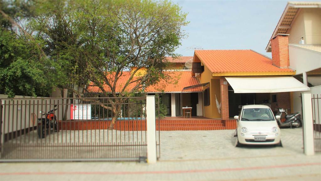 Linda Casa Com Piscina Em Bombinhas, Espaco Inteiro ภายนอก รูปภาพ